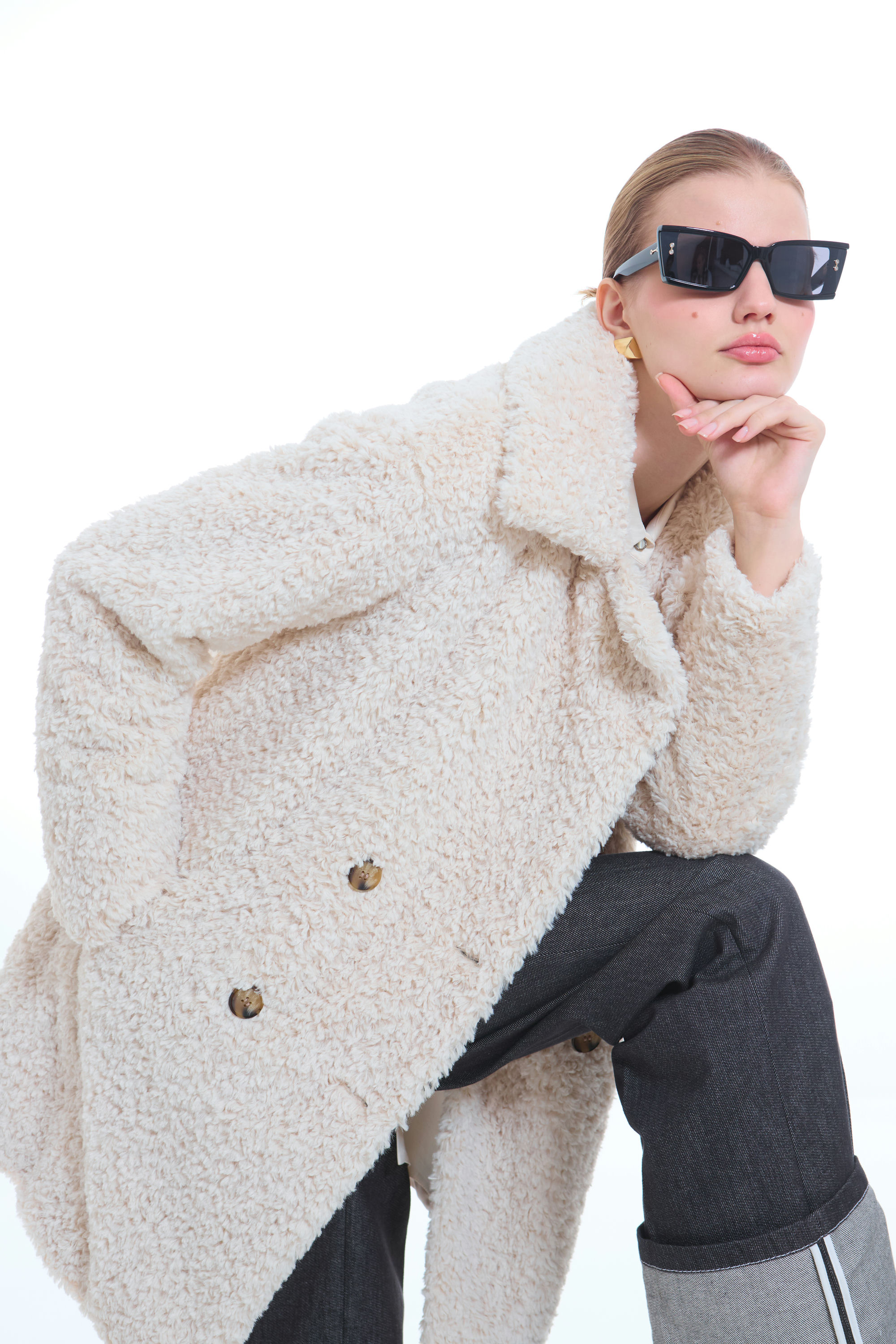 ПАЛЬТО ЖЕНСКОЕ ИЗ ИСКУССТВЕННОГО МЕХА 9-1596